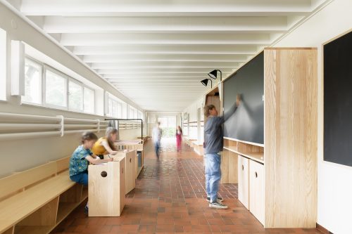 Korridormöblierung Schulhaus Bruderholz